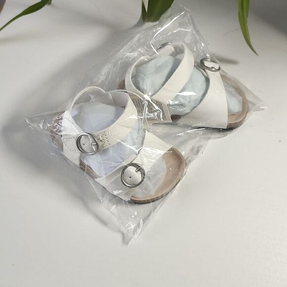 Old Navy New With Tag Size 3-6 Months Faux-Leather Double-Buckle Sandals - Picture 6 of 10